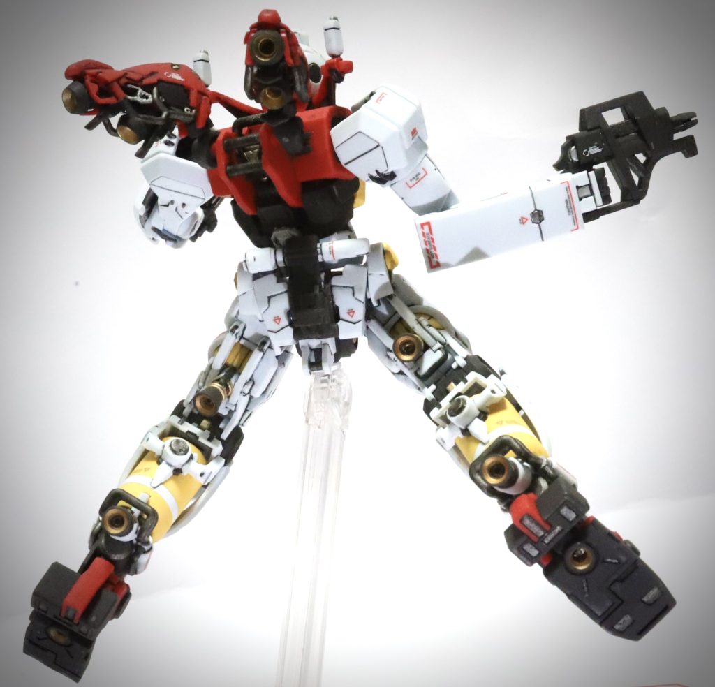 だけどバックパックと脚の正面はアッサリ、背面はビッシリなので、手を加えて完成した時の満足感は高いです