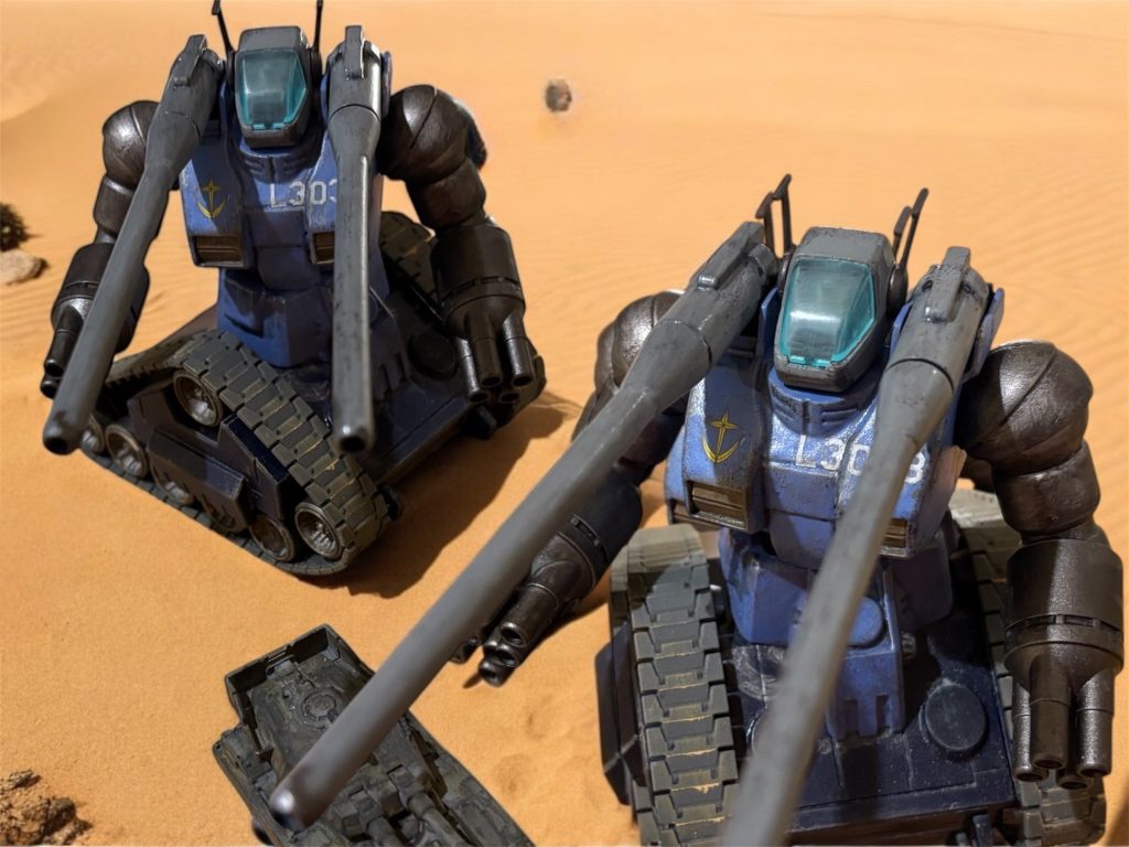 全軍に進軍の指示が入った。87戦隊も戦線を押し上げていく。傍らには、リヴィウから共に進撃を続けてきたL3038”ライオンズ”のガンタンク隊も見える。その数、7機。もともとは9機の3個小隊だったが、先のリヴィウの戦いで2機が大破、中破し、戦線を退いていた。『10時方向に熱源3。おそらくMSの小隊です。』マーク曹長からの通信の後、ヘントの左翼後方にいたガンタンク2機が素早く上体を旋回させ、120mmキャノンを見舞う。低反動の砲は、進軍しながらのこういう芸当もできるのだ。続いて、61式戦車も素早く展開して、一斉に砲撃を加えた。