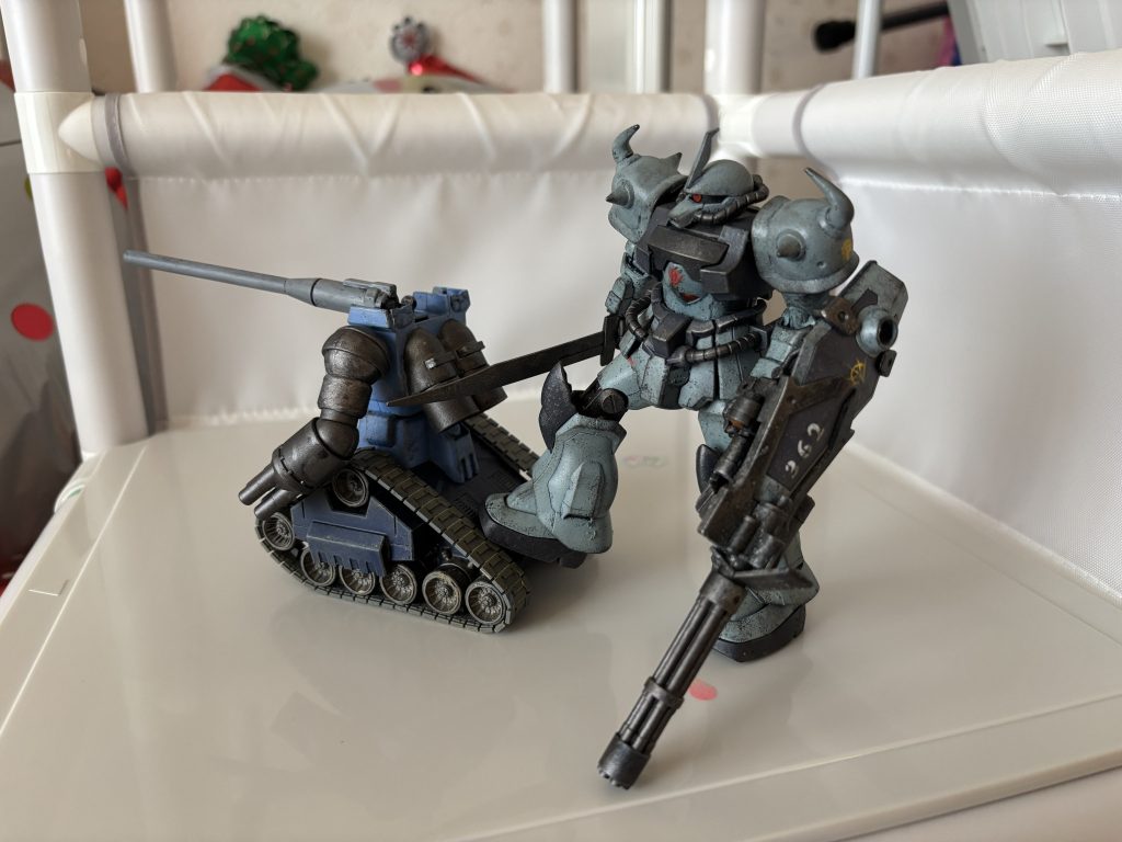 冒頭でやられているガンタンクは、