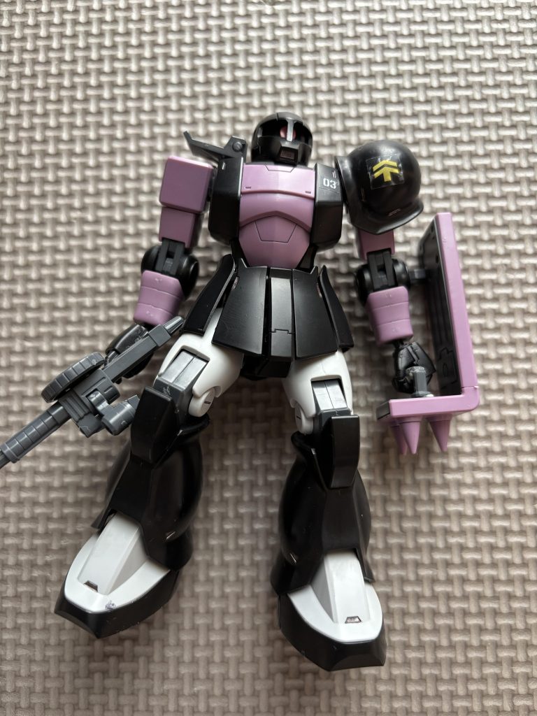 合わせ目がたくさんあり消し作業しましたが、ゲート跡まで消そうと思ったら筋彫りも消える勢いこれぐらいでやめときます足は満足いく合わせ目消し込みできました