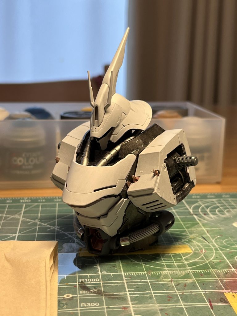 白サザビー。筆塗り…地獄でした。