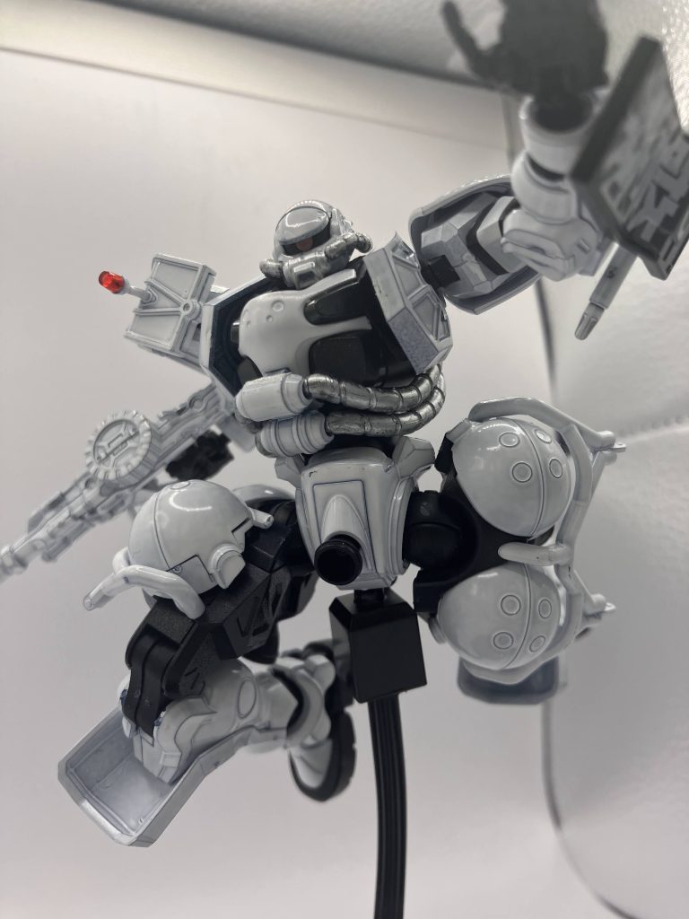 ポリスのザク。–3枚目/制作者：L.W