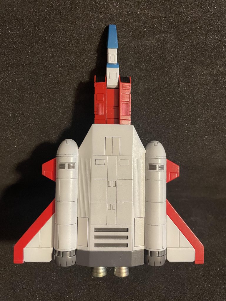 本体には穴を開けたくなかったので乗せるだけの台座にしました