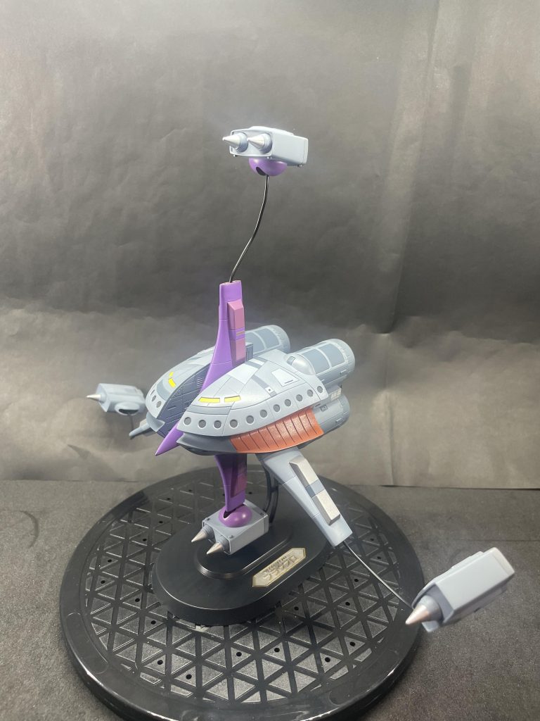 アームも磁石で接続しているので展開もスッキリ