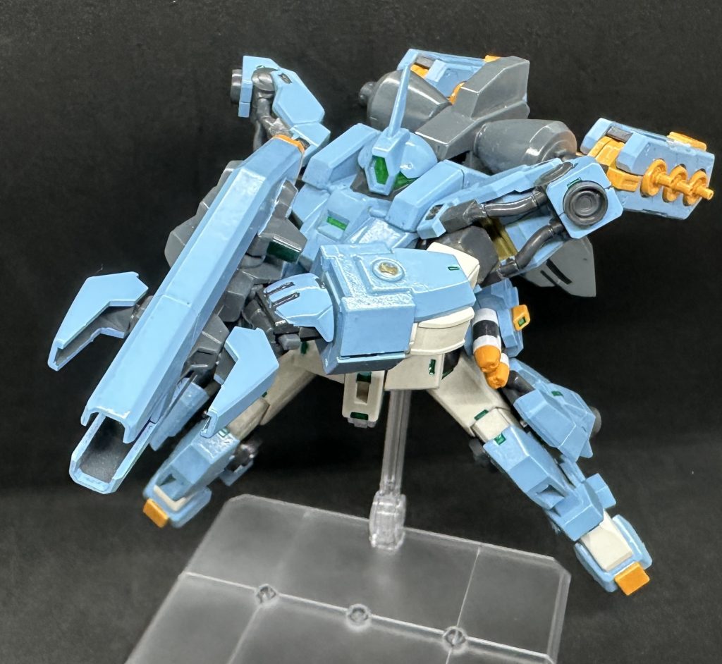 インパクトビームライフル専用の大型ライフル銃身の展開機構により出力を上げる事もできるSDのAGE-FXからそのまま流用