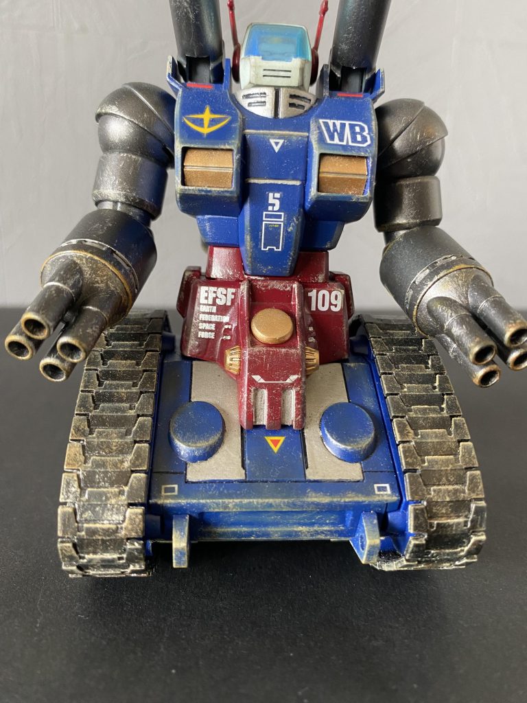 元々の色合いが何となく安っぽく感じたので、金属の重厚感を意識して全塗装してみました。