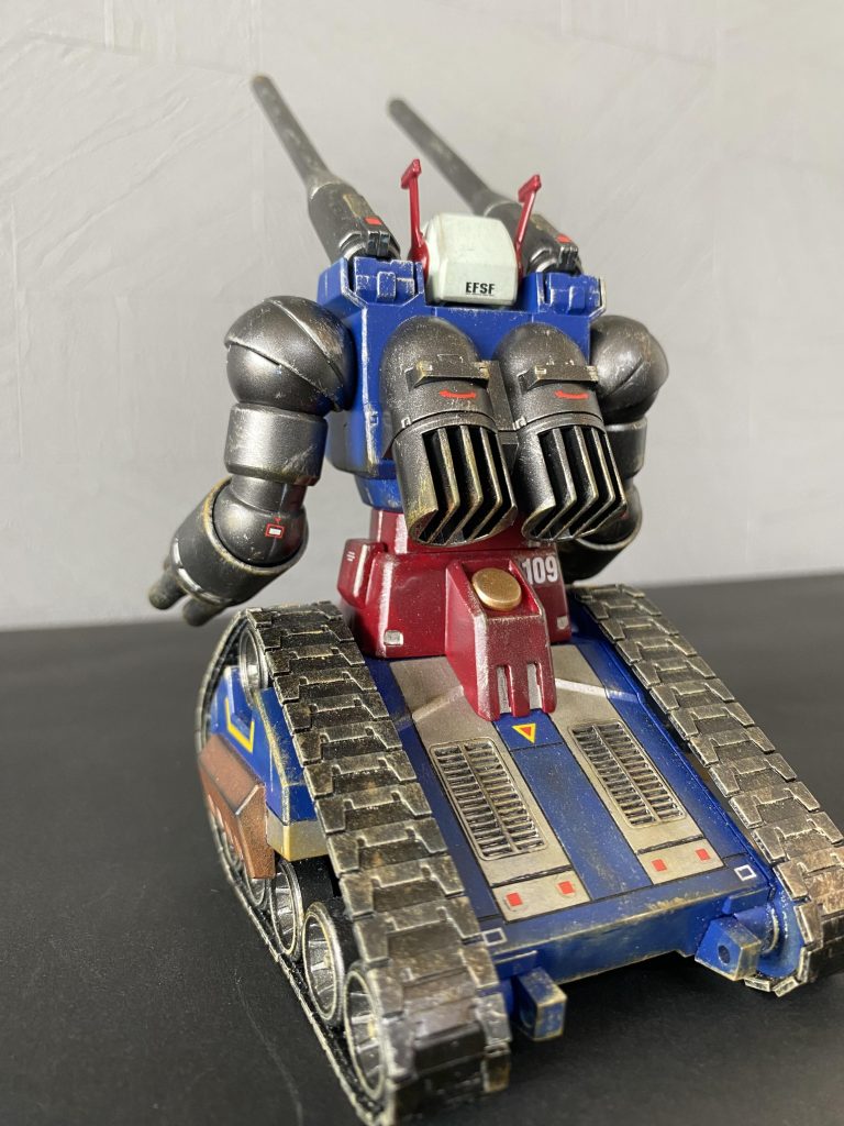 ガンタンクは汚しが捗りますね。キャタピラの使用感が上手く出せたと思います。