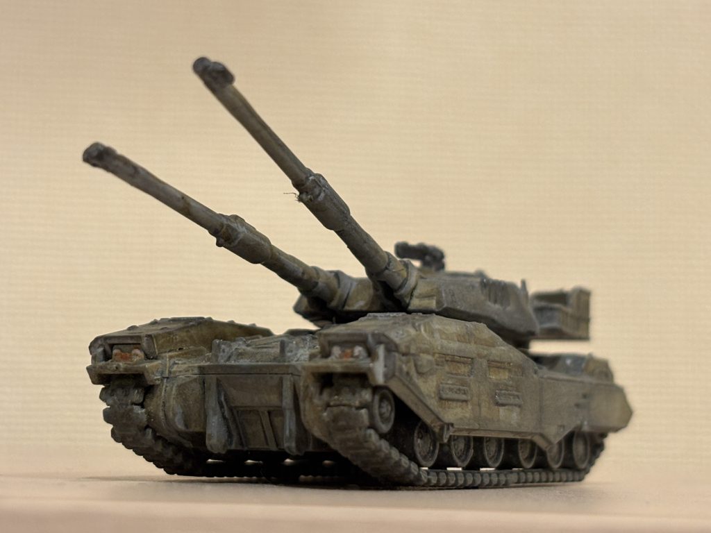 61式洗車は、Amazonで地上戦セットを買い直しました。こちらもうまく塗れなかった上に、デカール貼り付けに失敗しました(gundam-kao5)