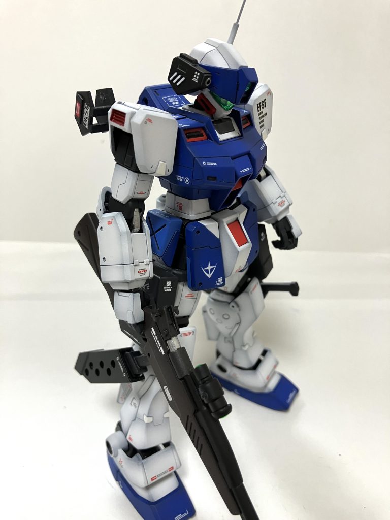 斜め前方よりフロントスカートのスジボリ&青2色の塗り分けがお気に入りです!