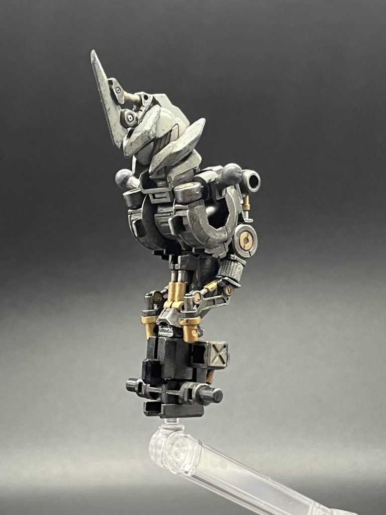 肩周りにSEEDアクションシステムを搭載し、可動域を大幅にアップしています。腰フレームには30MMスピナティオの脚を使用。デフォルトでシリンダーディテールが入っているがいいですね！