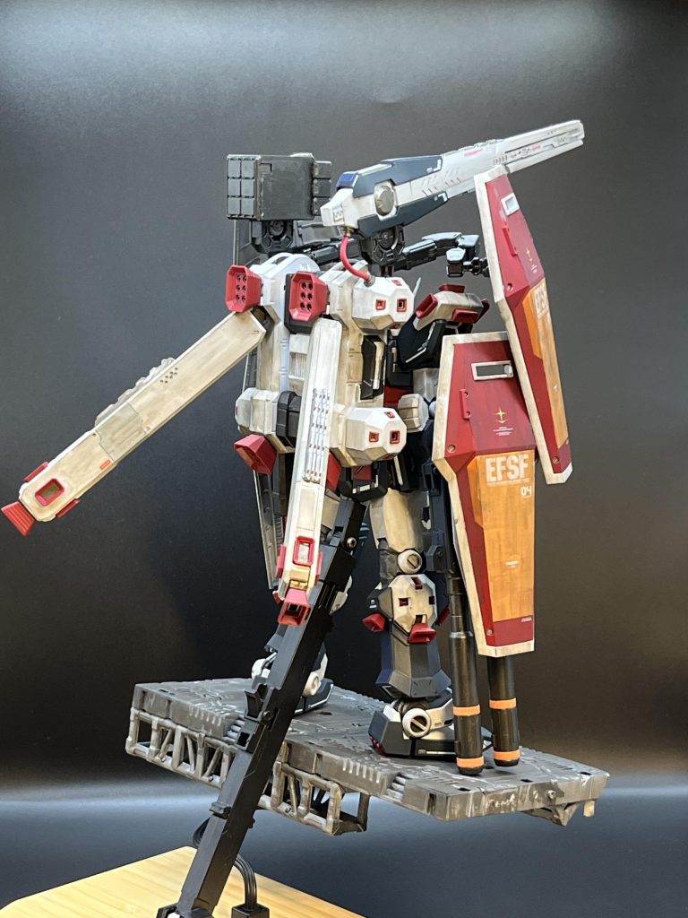 スラスターにも程よくディテールを入れています