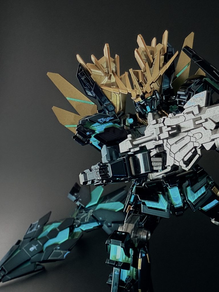 あ、ゲート部のリタッチは最初ランナーから薄め液で溶いてやってましたが、色が薄かったんでガイアのプリズムブルーブラックでやり直しました。