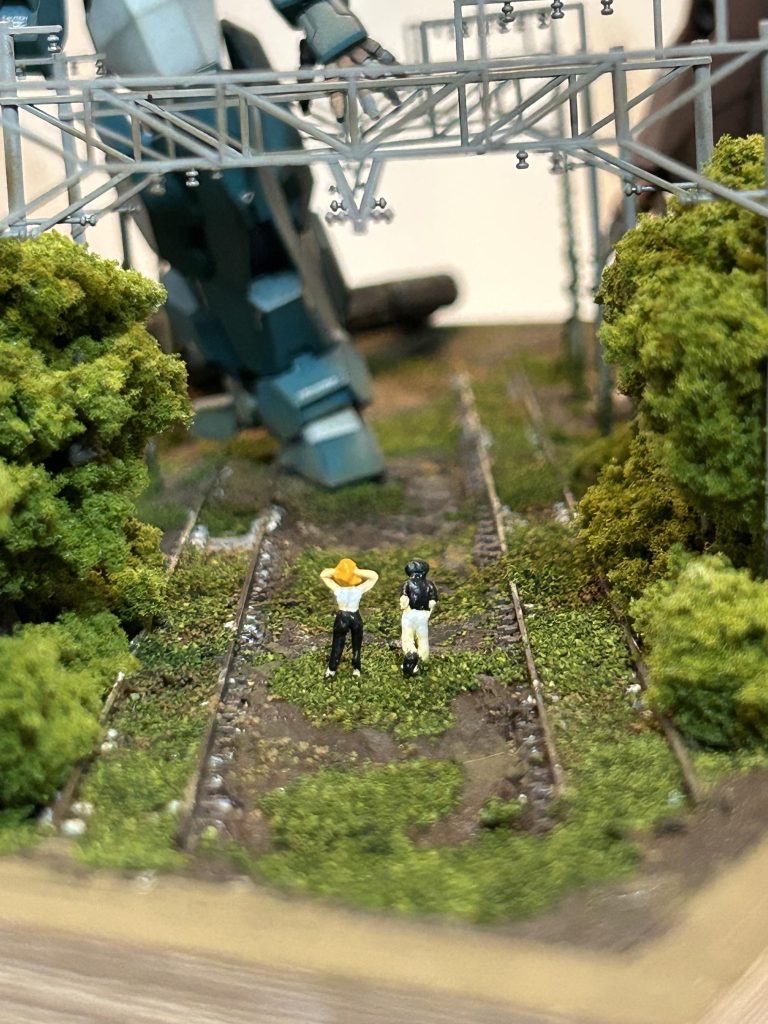 1/144魔女達はNゲージの塗装済み人物にパテを盛って塗装。これがなかなかしんどいですね。