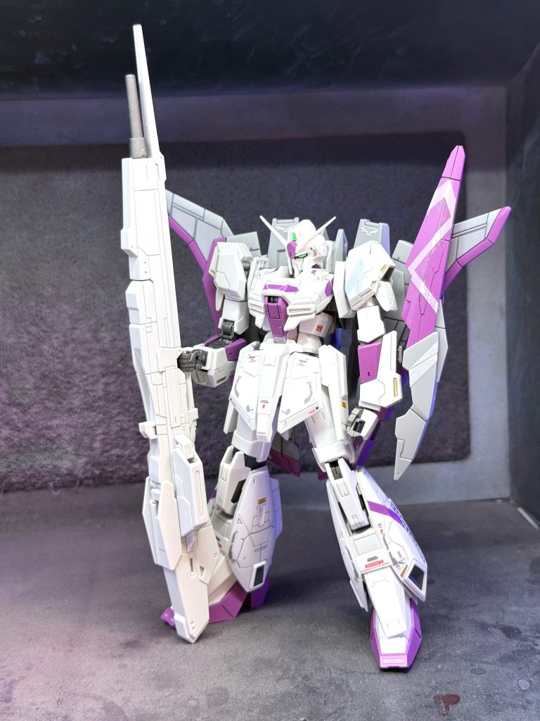 デュアルアイとセンサーは蛍光塗料で光らせます😁