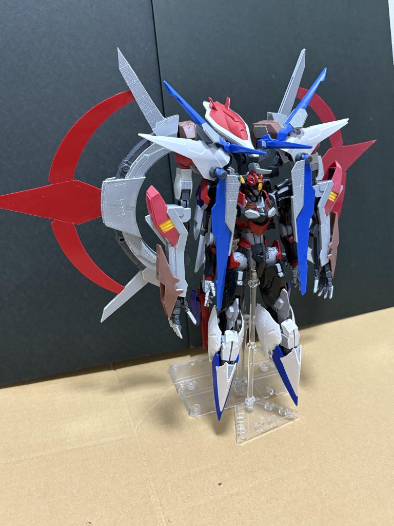 作成途中。アルテミスが独特なデザインをしており、似ているパーツを見繕うのに難儀しました。ミキシングで再現しきれない箇所は、プラ板を使ったセミスクラッチで補っています。主な使用キットHG アメイジングブースター(アメイジングエクシア付属)HG ガンダムフラウロスHG セイバーガンダムMG エクリプスガンダムHG ハインドリーシュトルムHG ガンダムルブリス量産試作モデル(余剰パーツのみ使用)HG ガンダムルブリスソーンHG ボールデンアームアームズHG ガンプラバトルアームアームズ30MM アチェルビーメガミデバイス 金潟すぐみMSG グラインドサークル