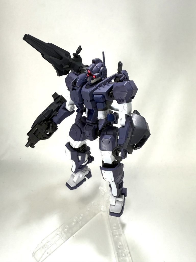 全身。ジムキャノンとゲルググキャノンの間をとったようなシルエット目指して、右胸や腕部にジャンクパーツをミキシングしました。