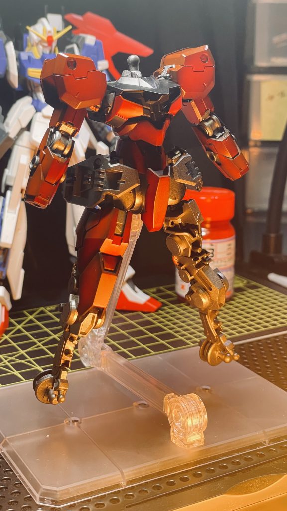 組み立て途中ですが、メカメカしていて好きでした♪本当はルブリスソーンの足をミキシングしたかったのですが方法が湧かず…