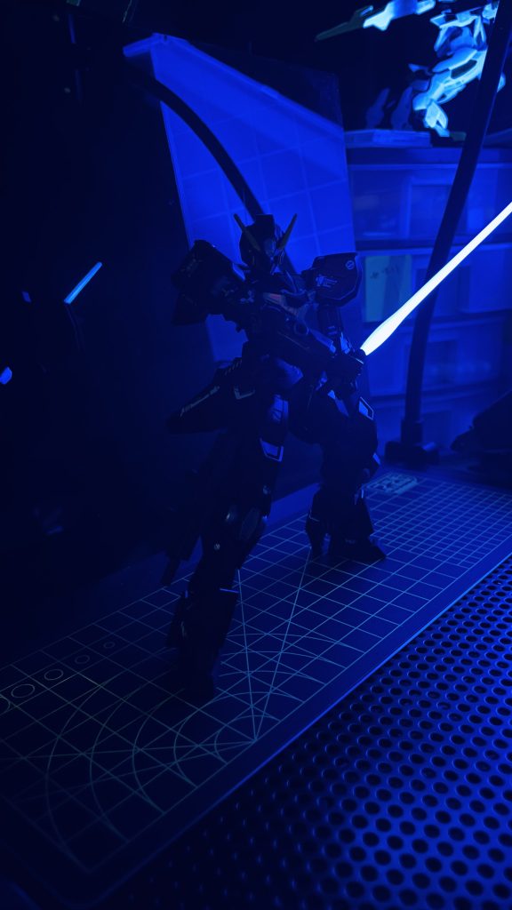 ブラックライトでこうなります青く光る場合、iPhoneでは上手く撮れないのが課題…