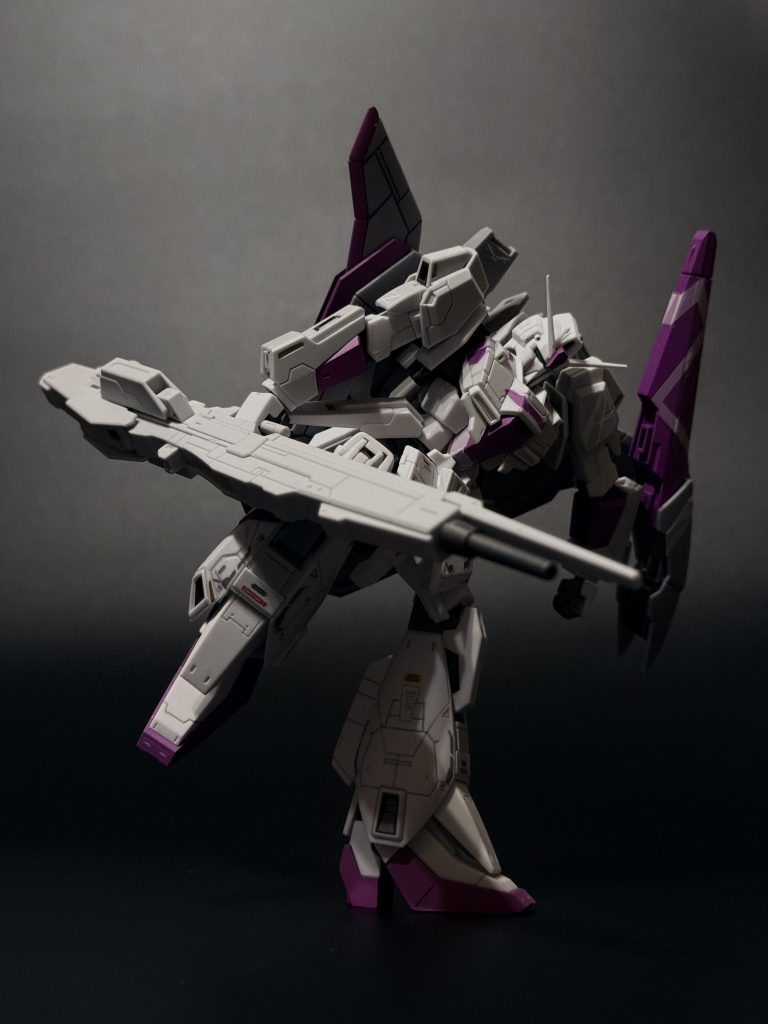 今回はシール補完の部分(パープル)と関節等のダークグレー部のみの塗装で楽チン仕上げ😅パープルはカラーレシピ通りで、付属シールとほぼ同じ色が出せましたw