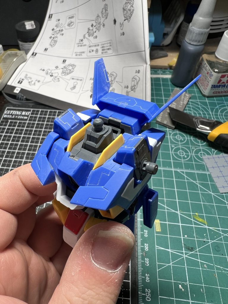 結構スジボリしたり背中のウイングやフロントのところは段落ちにしたりしてます