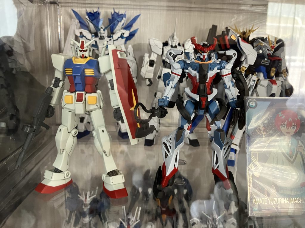 GQに登場してから、飾りたいなぁ~と思い、奥から引っ張り出してきました。作ったのが発売当時の小学生の頃で、バリが酷かったため、バリの処理と、メラミンスポンジで擦るお手軽つや消しをしています。