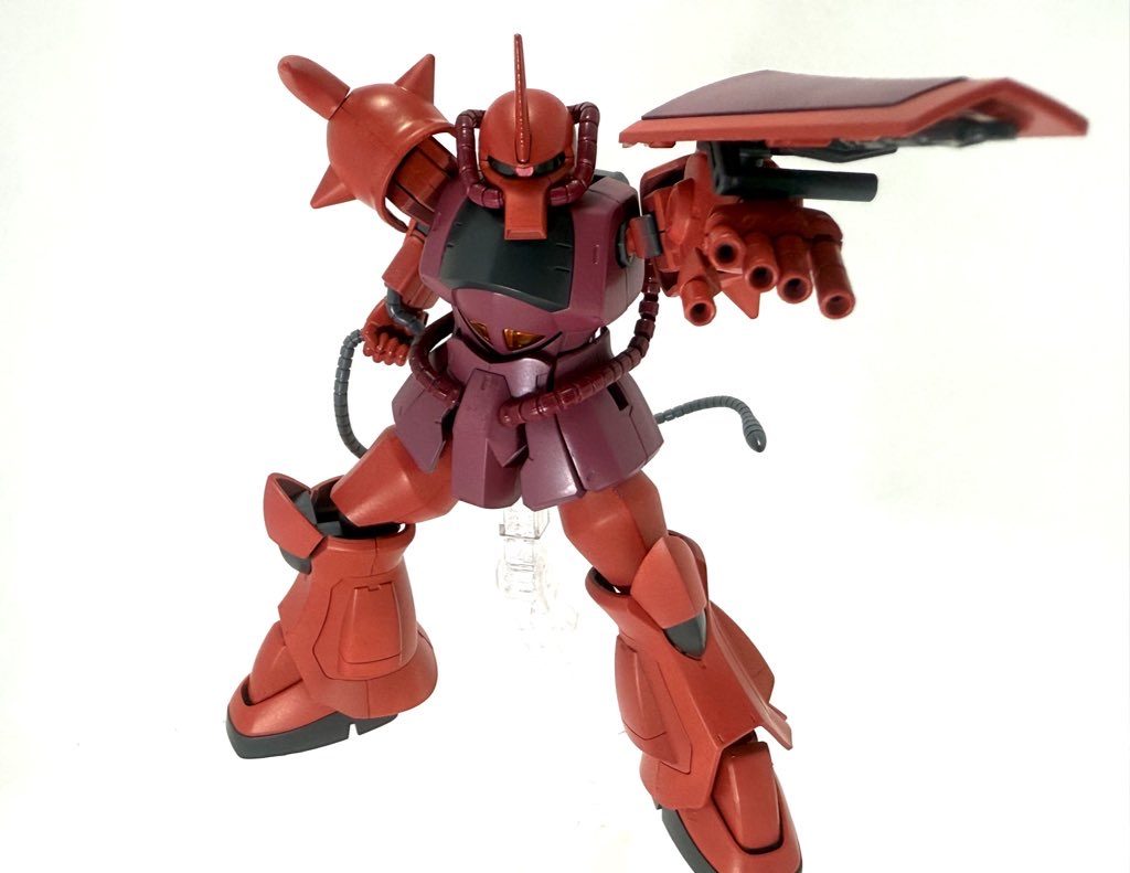 ララァが作ったIF世界の序盤？に出る赤いグフ。シャア専用カラーって初めて塗ったんですが想像以上にかっこよく仕上がりました。