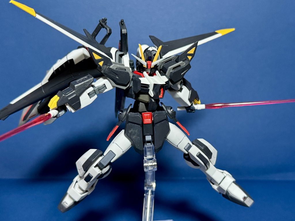 腰のビームサーベルと背中のカレトヴルッフは取り外し可能。