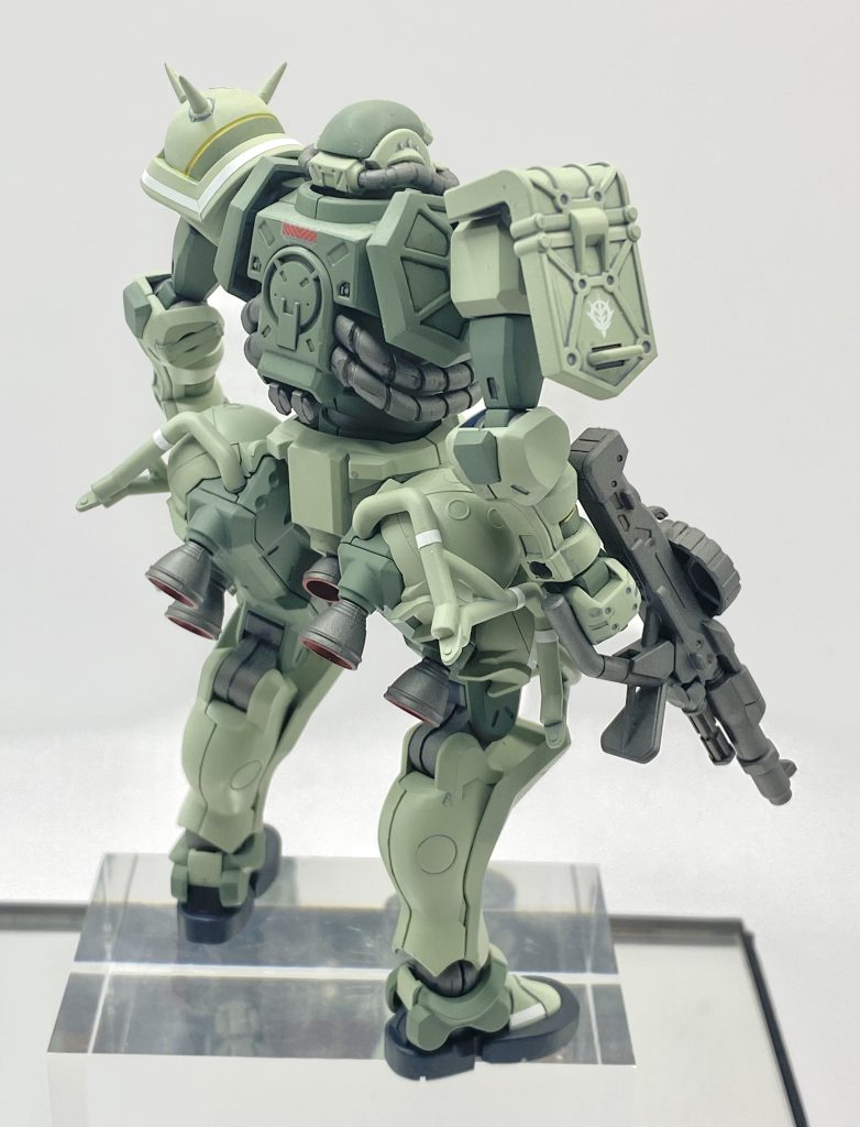 製作時に資料が少ない事もありザクマシンガンの下部にある三角形の部分もキットの侭ですが…。又、機会があれば作り直したいですね。(今は、ヤル気がないww)