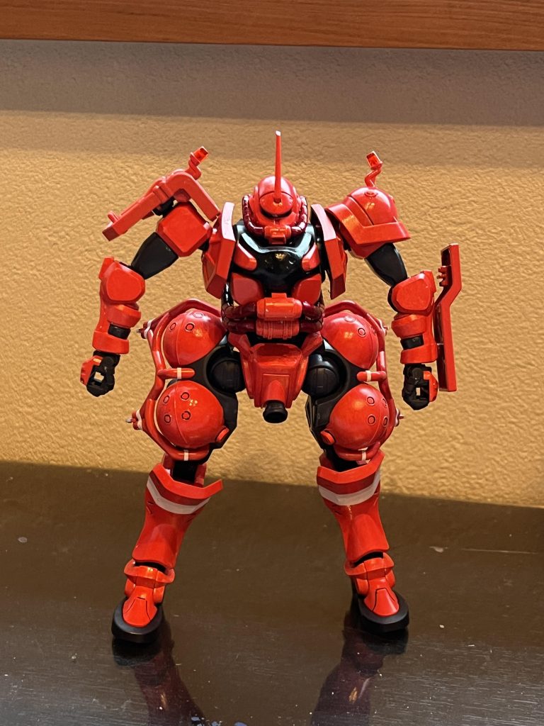 すぐみ（超ウソ）赤くしました。サフ、水性ホビーカラーのサーモンピンクです。一部極細ペンで墨入れもしています。サイレンは邪魔だなー