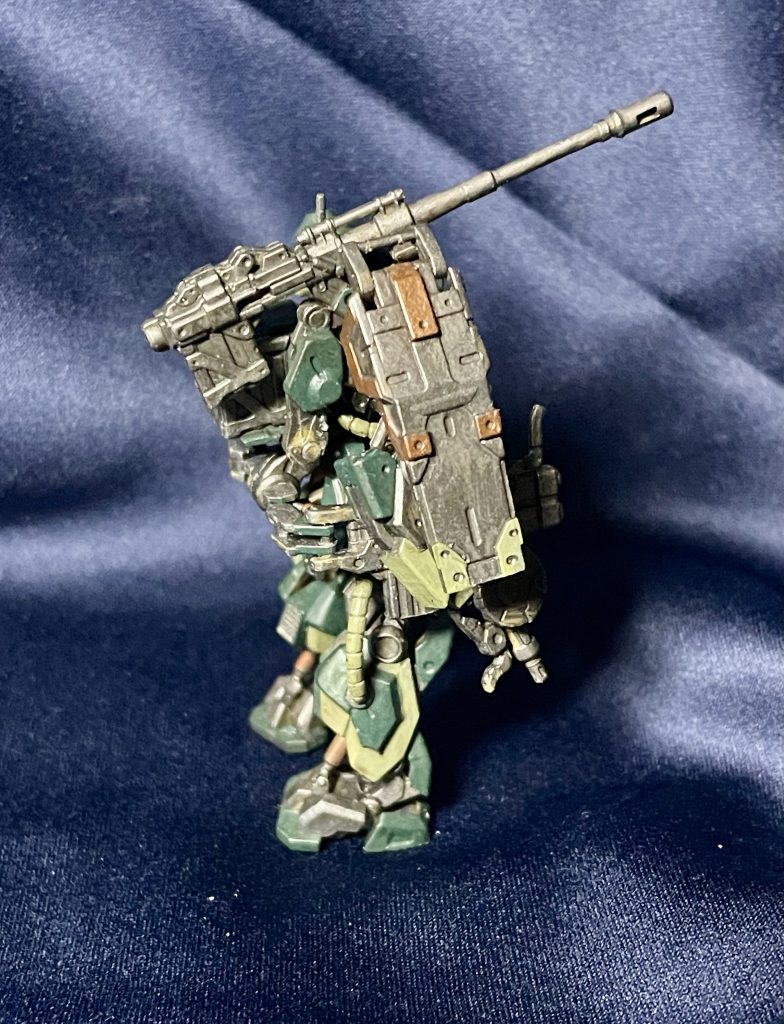 盾はソラリザクのカラーリングを真似しました。キャノンはなんかいい感じ。