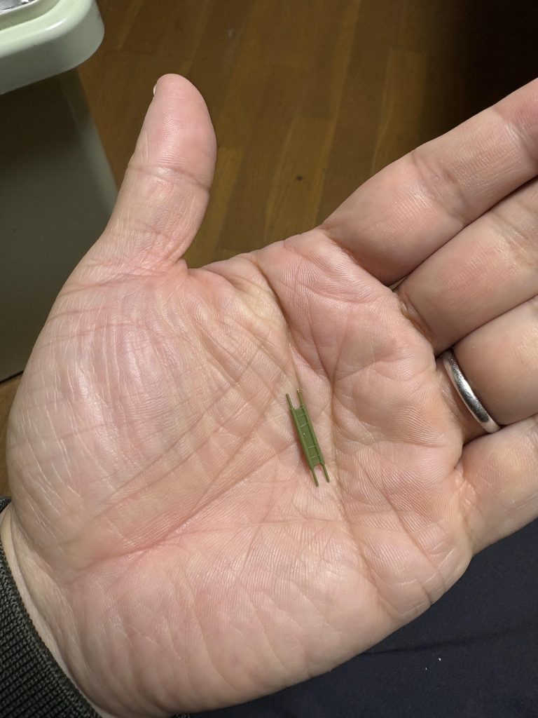 兵隊さんセットの担架です(zaku-kao8)今回のMVPと言える活躍でした(zaku-kao8)これが脚になります!僕は一人涙をうか〜べて♪