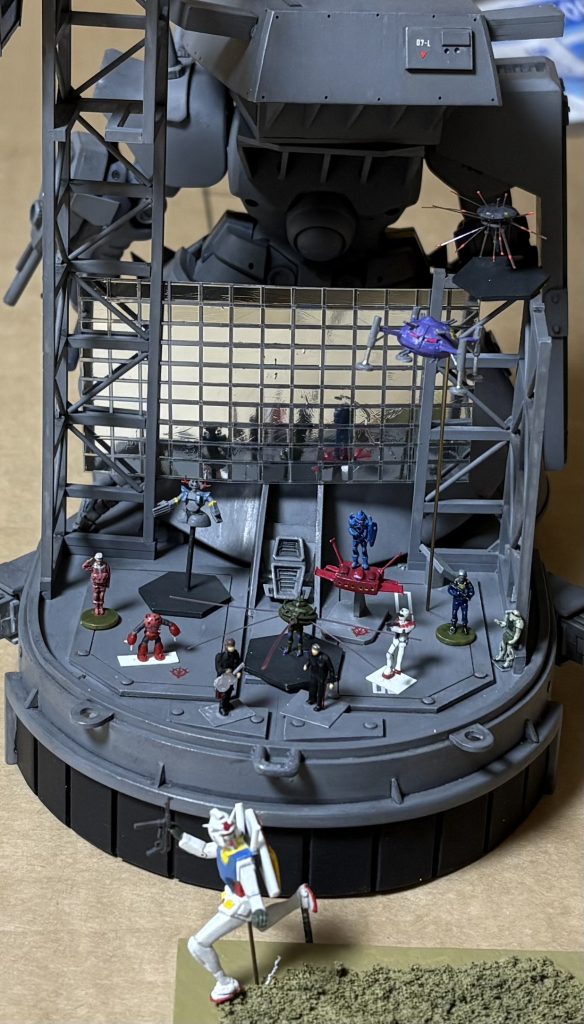 ソーラレイが効いててステージっぽくなってきました(zaku-kao8)ロックンロールとバレーボールは、上手いとか下手とか、そんなんじゃないんだ(zaku-kao8)魂のおもむくままに音やボールを叩きつけるだけ、それがアタシのロックンロールであり、アタシのバレーボールなんだ(zaku-kao8)‼️...あれ?プラモデルの話はどこに行った(zaku-kao1)?まぁイイや‼️屋根の上に光るタマネギ〜🎵‼️