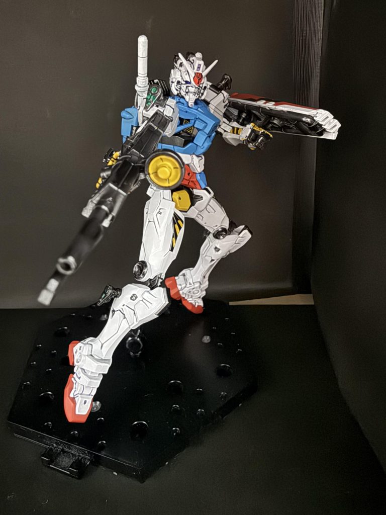 白いガンダムとの色の差が面白い