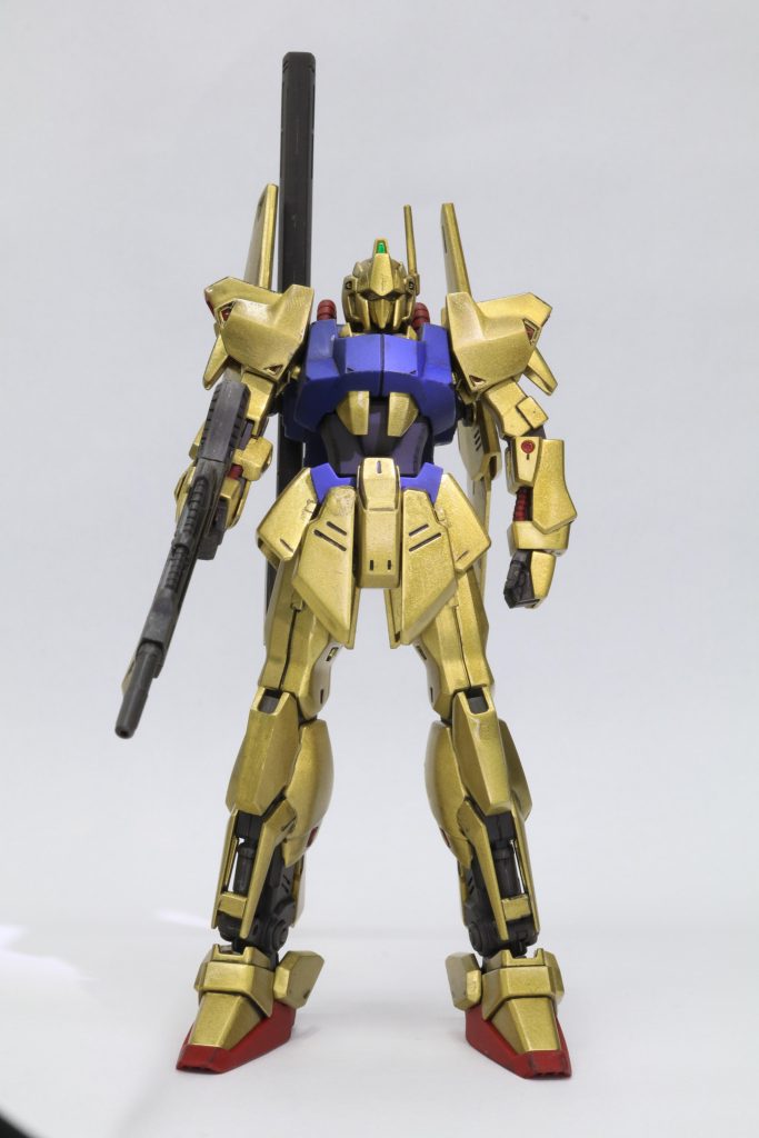 金色部分のくすんでいる部分は全部塗料が付きすぎた箇所。ほぼ全身。