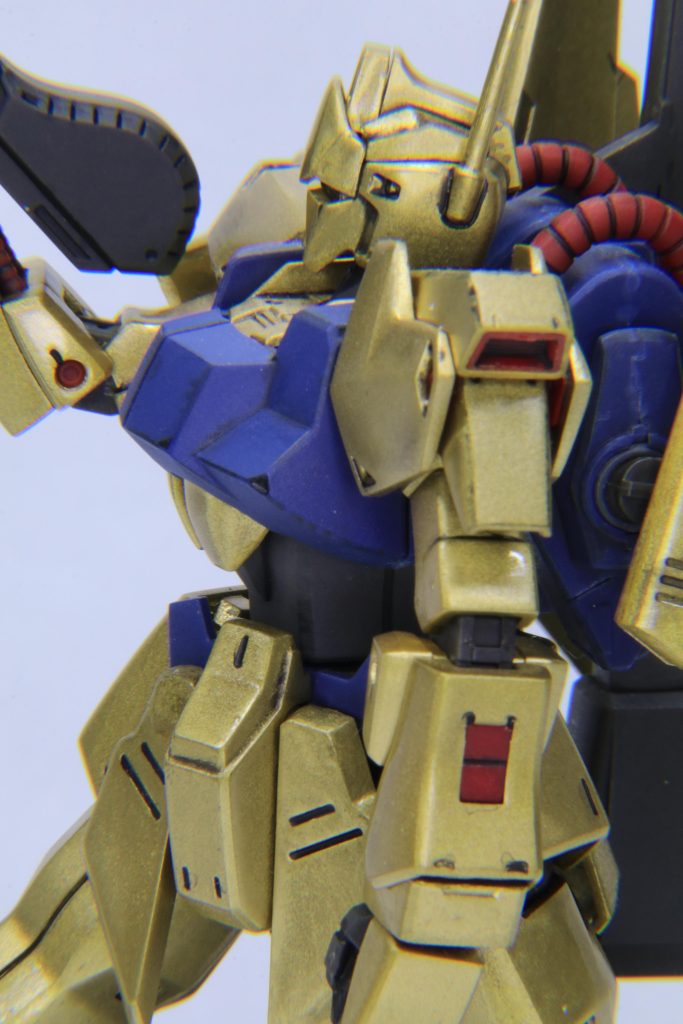 頭・腰・肩・腕などあらゆる部分にきっちりと塗料が垂れた痕跡がでてしまいました。