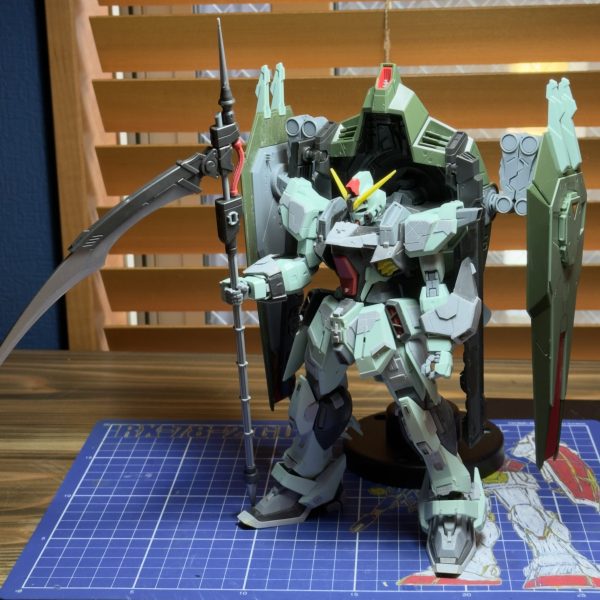 気持ちの限界が来たのでここまでな作品😅そもそも元がカッコ良すぎたので逆に難しい機体だと感じました。後は塗装頑張る！（1枚目）