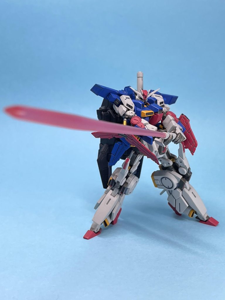 太もも伸ばしてアンテナ・拳を大きくしました。拳とのバランスみて前腕も末広がりに太くしました。フロントアーマー形状を変更しました。拳作りました。形を変えたのは以上です。