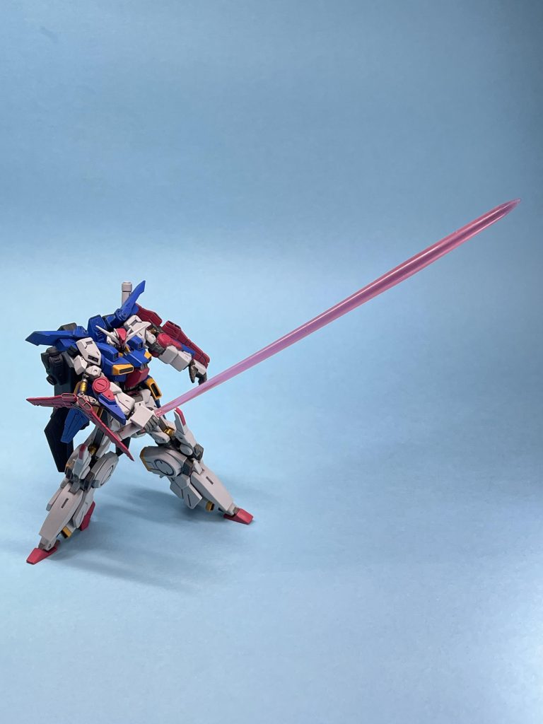 ビームサーベルはHGのを逆さにして形を整えました。長さはそのまま。