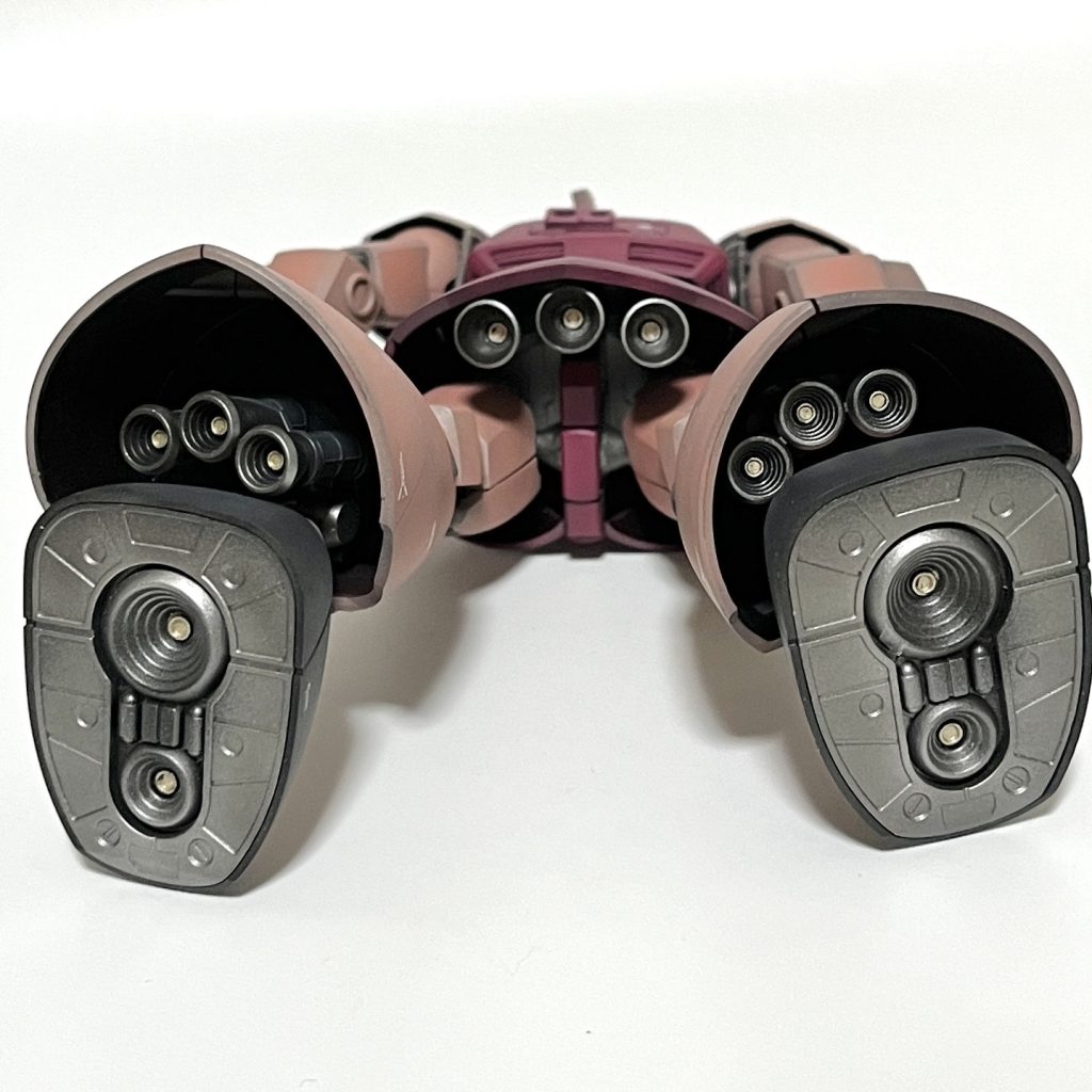 バーニア類。細かく塗り分けています。おしりのバーニアに関しては、ディテールアップパーツをコンバートして大型化しました。