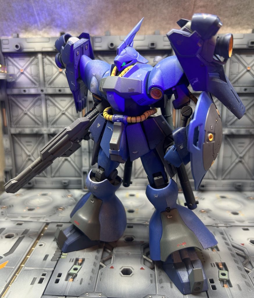 フロント鶏冠はサザビーを移植してます