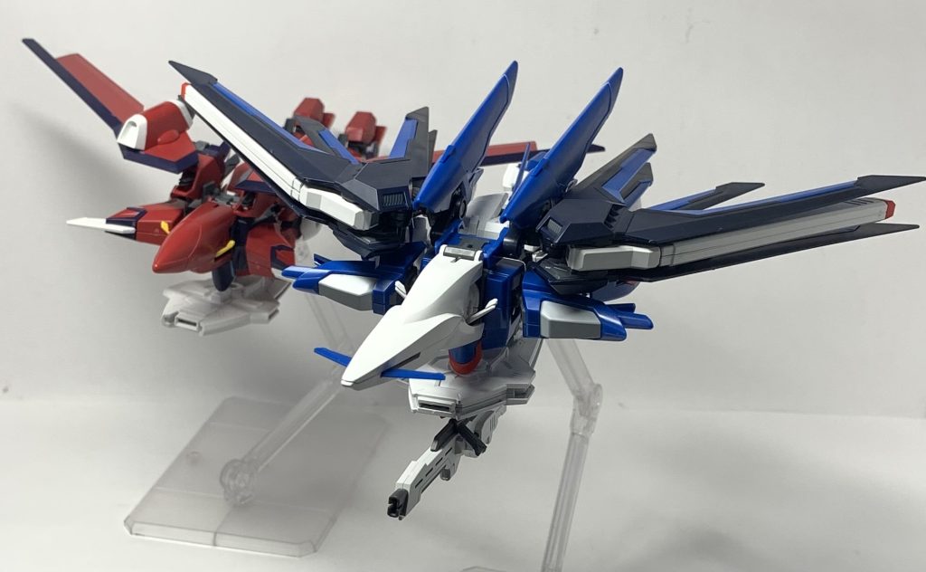 この前のHGCEライジングフリーダムとの劇場版序盤の大気圏突入時のMA形態合わせ