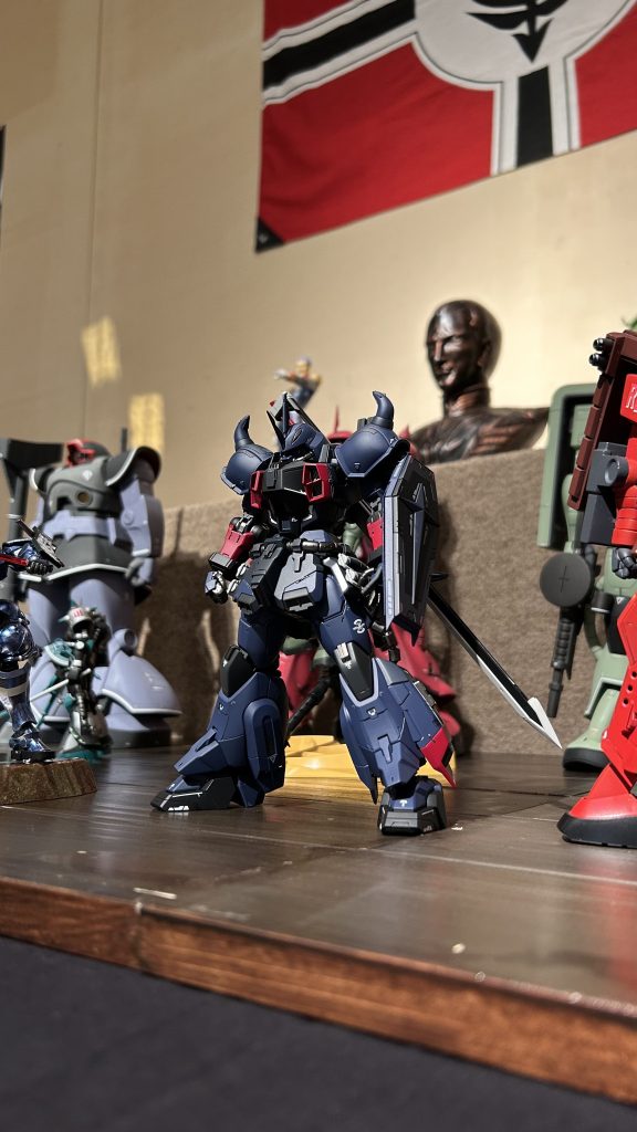 知人個展の一企画【サークル内ザクあわせ】にて。