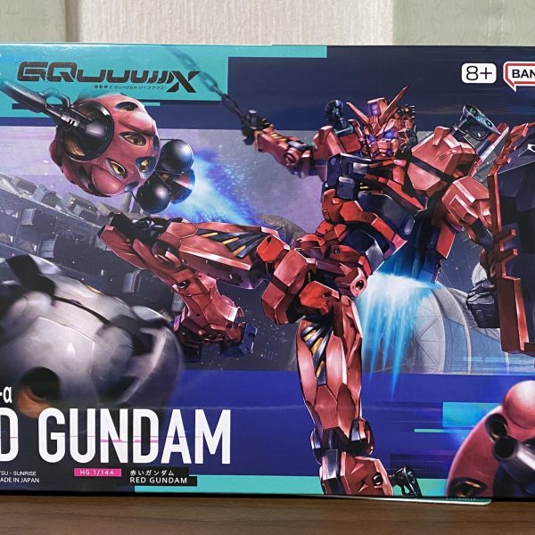 GQuuuuuuXの敵役に軍警ザクの特殊部隊仕様を作成しました。複雑なGQuuuuuuXと違って、ロービジ塗装のなんと楽なこと😅トサカのデザインは調べてもハッキリしなかったので、なんとなくそれっぽいディテールを入れてます😃1話で坑道？に降りる前にブースターを捨てるので、そっちは作らなくて済むと思っていたのですが、2機目が背負ったままで…作るとなると面倒な楕円形デザインなのですが、添え物なのでそんなに気合い入れた工作するつもりもなく、適当な有り物のプロペラントタンクでもつけておけば良いかと考えています🤔ちなみに赤いガンダムはなんとか買えましたが、2体は無理だったので先にGQuuuuuuXのお披露目して、再販買えることを願って01作っておくつもりです😃（2枚目）
