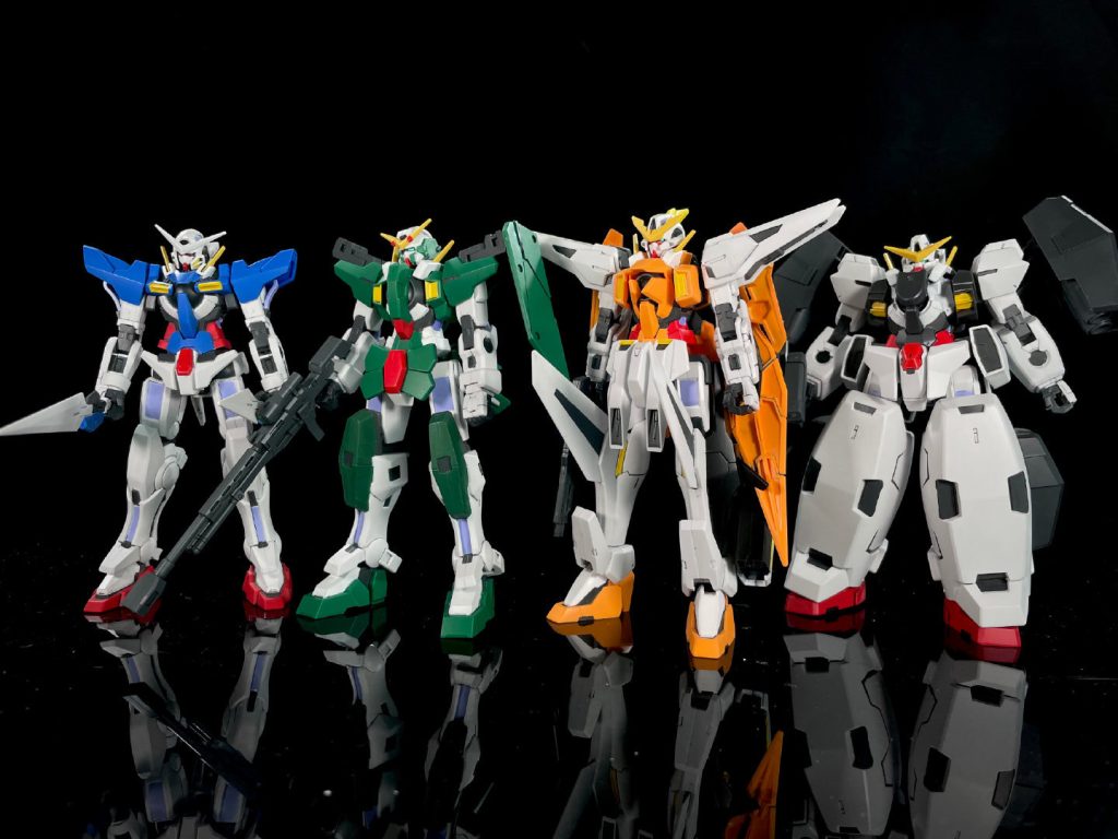 塗装完成状態のガンダム四機