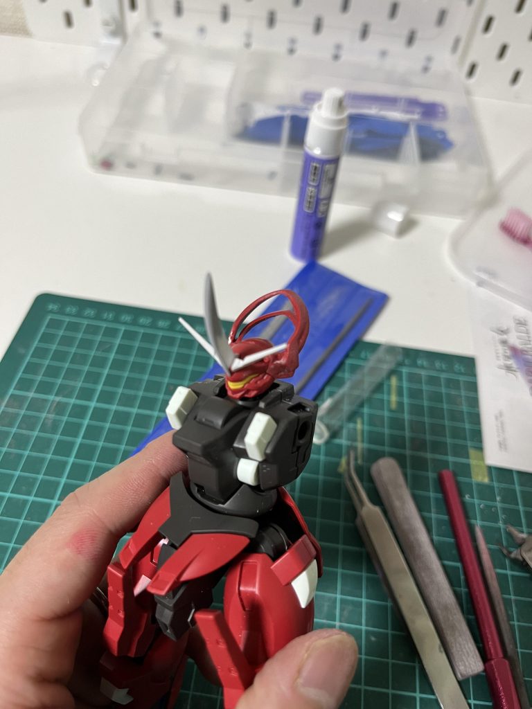 ブレードアンテナはどうしても気に入らなかったのでプラ板で自作しました。