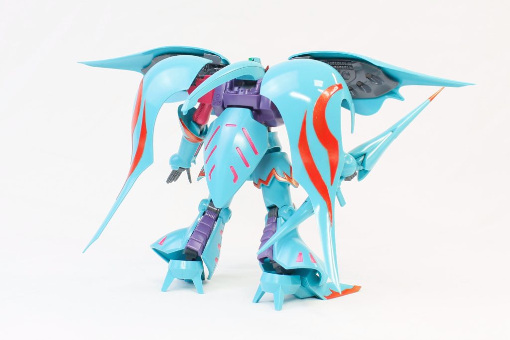 ストライプ模様はデカール使わず、エッジが曖昧でマスキングも効かないから筆塗りで挑戦…めちゃくちゃ手間かかったです~