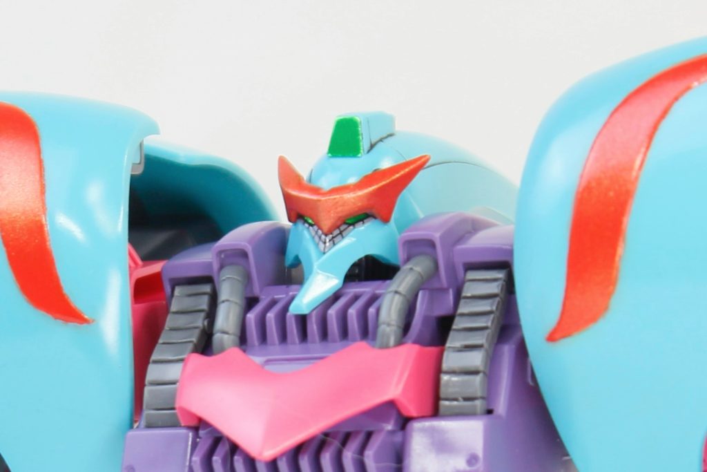 肩部アーマーやランスビットの先端をシャープに加工した以外はノーマル組立。