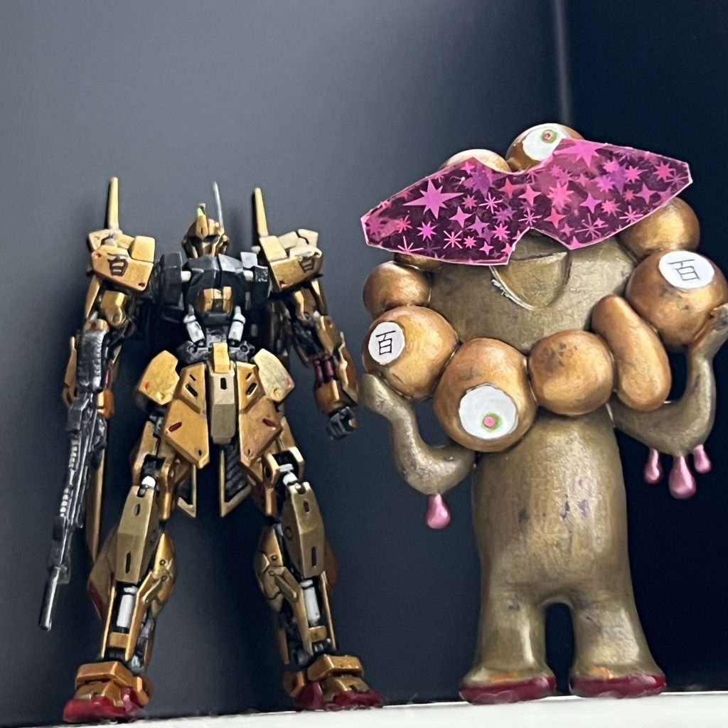 なかなかいい質感の酸化した真鍮色が出せたんだけど、コンセプトは金箔を貼った木彫に時代が着いた表現なので軽めにエイジングしてます