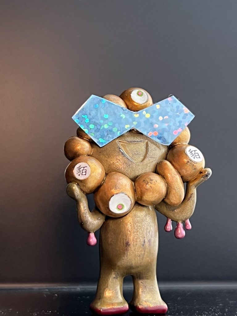 パイロット繋がりで赤いガンダムのカメラアイ風グラサンも作成（笑）