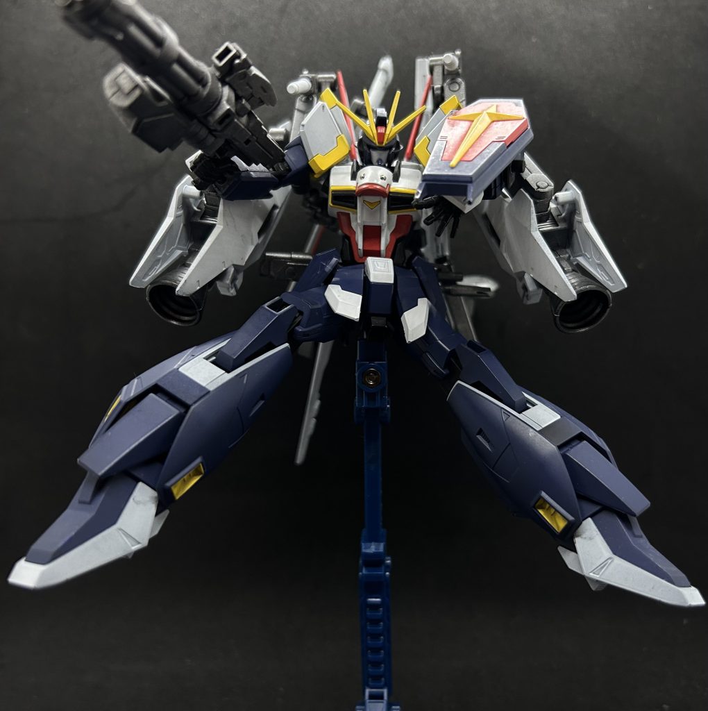 シルエットの巨大なブースター「ソニックシフター」は可動することで急停止や急な方向転換をする事が可能です。